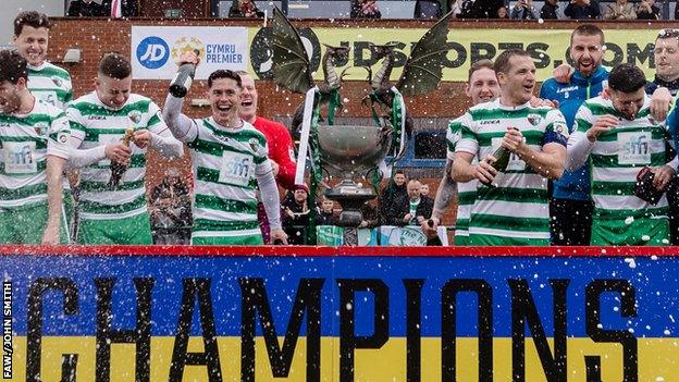 New Saints players celebrate winning the 2021-22 Cymru Premier title