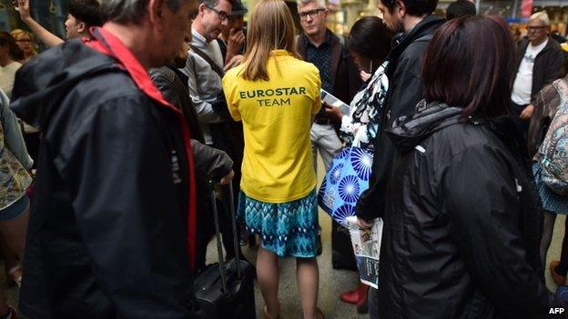 People speak to Eurostar staff member