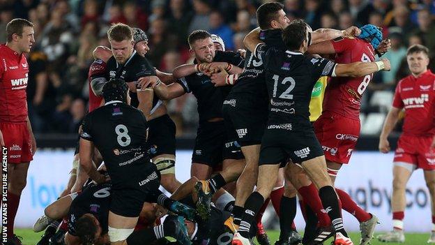 Scarlets number eight Tadhg Beirne was sin binned after tempers boiled over against Ospreys