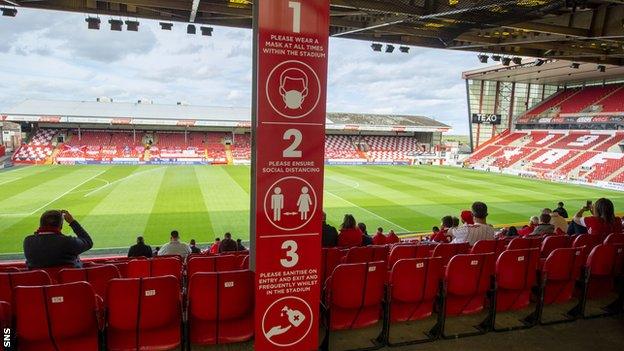 Fans at Aberdeen v Kilmarnock