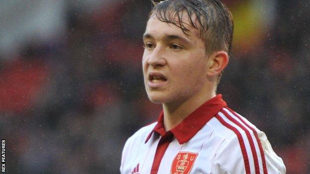 Louis Reed playing for Sheffield United