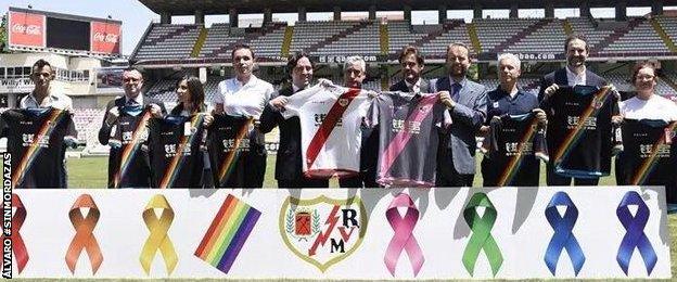 Rayo Vallecano present their kits for 2015-16