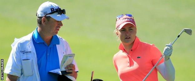 Charley Hull discusses club selection with caddie