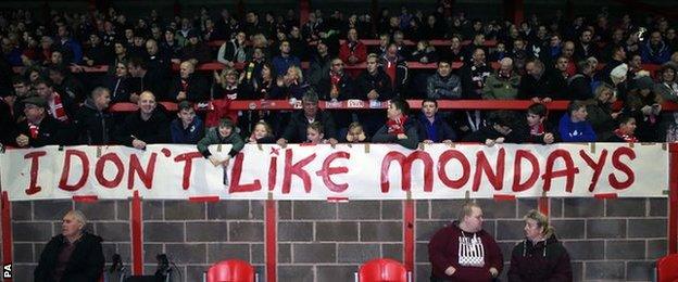 FC United of Manchester fans