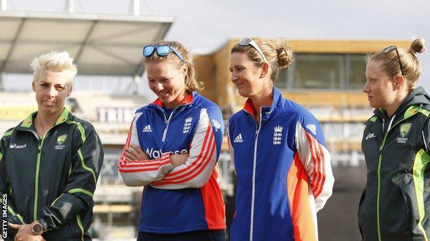 Elyse Villani, Anya Shrubsole, Charlotte Edwards and Alyssa Healy