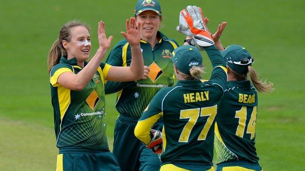 Australia celebrate a wicket for Ellyse Perry