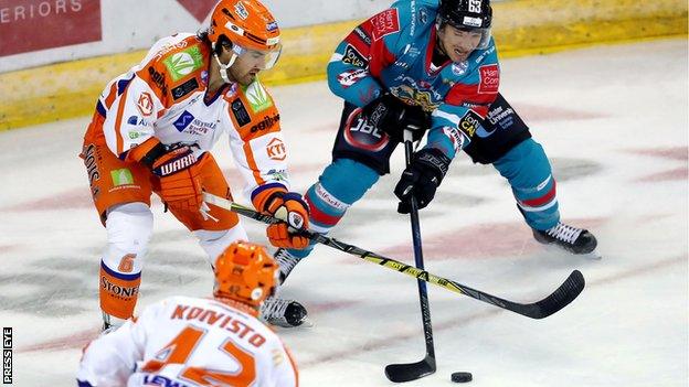 Belfast's Brendan Connolly (right) battles with Sheffield's Scott Aarssen