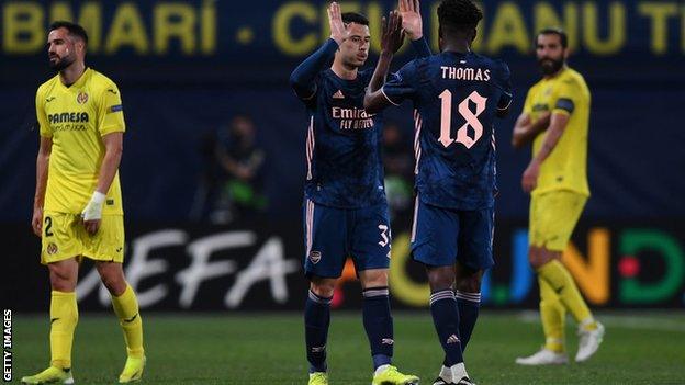 Gabriel Martinelli interacts with team-mate Thomas Partey