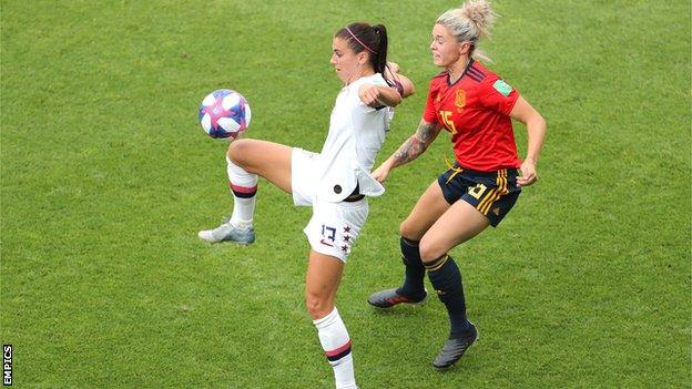 Alex Morgan (left)