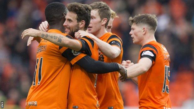 Dundee United's Tony Andreu (second left) celebrates scoring the opening goal