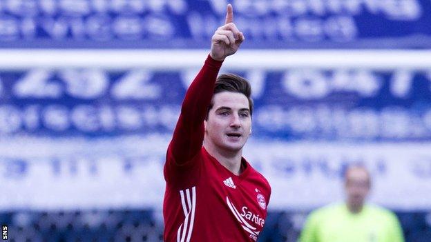 Aberdeen midfielder Kenny McLean celebrates