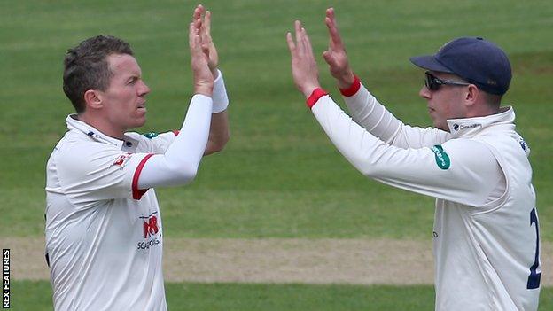 Peter Siddle and Dan Lawrence celebrate a wicket for Essex