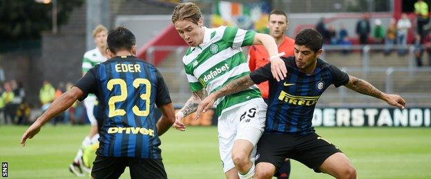 Stefan Johansen playing against Inter