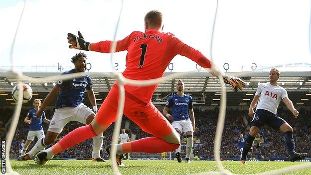 Harry Kane scores his second goal