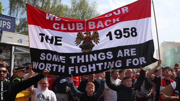 Man Utd fans protest