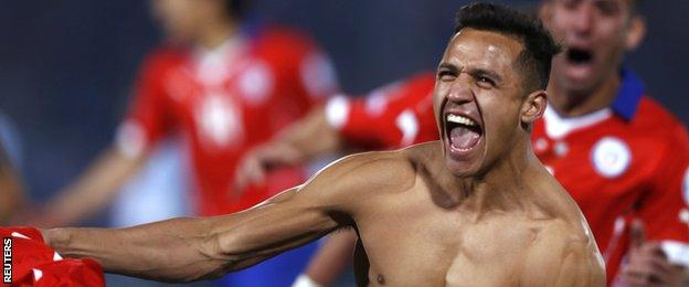 Alexis Sanchez celebrates