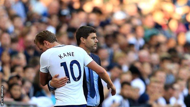 Mauricio Pochettino and Harry Kane