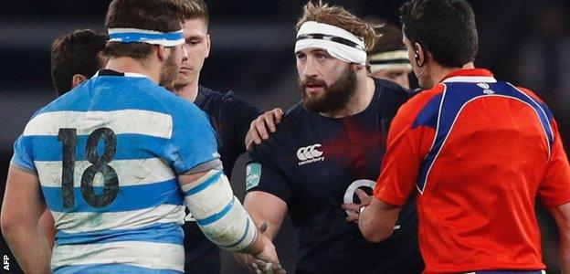 Enrique Pieretto and Joe Marler shake hands