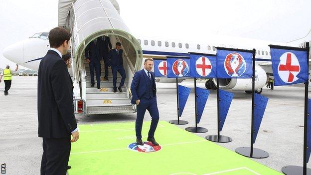 Wayne Rooney arrives in France