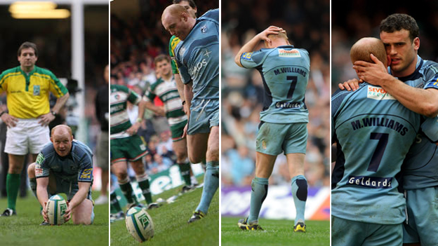 Martyn Williams' penalty kick