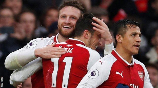 Arsenal players celebrate