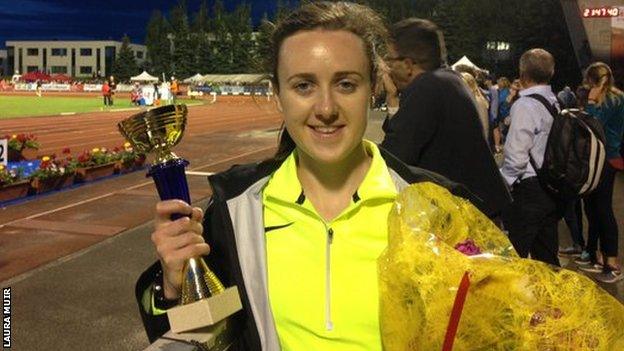 Laura Muir celebrates with her trophy for winning the race