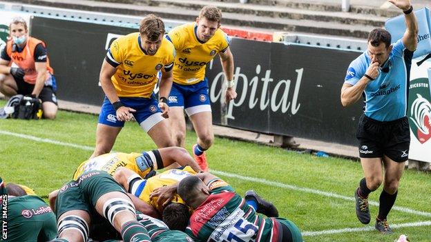 Bath's Beno Obano scores his side's fifth try