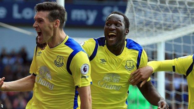 Gareth Barry and Romelu Lukaku