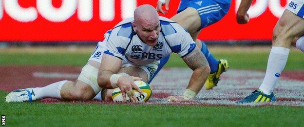 Alasdair Strokosch scoring a try for Scotland against Italy