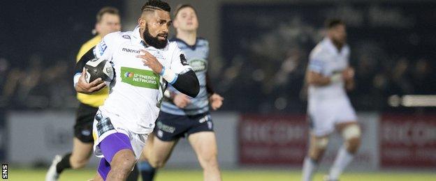 Niko Matawalu races clear of the Cardiff Blues defence to score a try for Glasgow Warriors