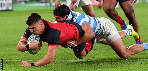 Ben Youngs scoring England's third try