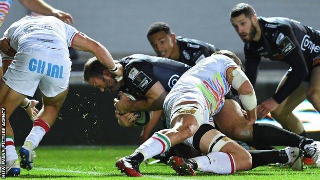 Jamie Roberts scores his first try for Dragons in his third game for the region