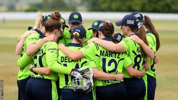 The Ireland women's team in a huddle