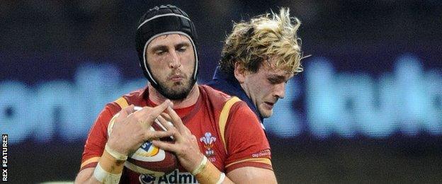 Luke Charteris wins this line-out against Scotland