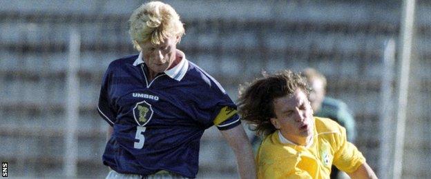 Scotland's Colin Hendry tackles Lithuania's Grazvydas Mikullenas