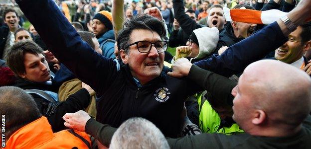 Mick Harford celebrates promotion with Luton fans