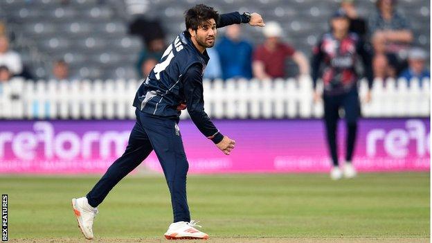 Ahmad bowls for Kent against Gloucestershire in the 2021 T20 Blast