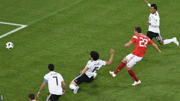 Artem Dzyuba scores for Russia against Egypt