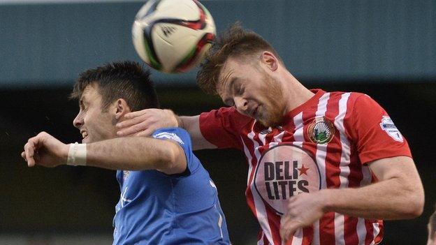 Glenavon's Eoin Bradley battles with Warrenpoint's Dermot McVeigh at Mourneview Park