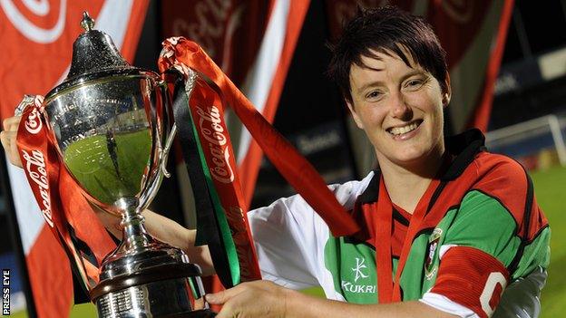 Kelly Bailie lifts the Irish Cup