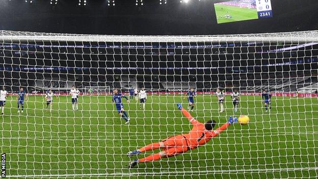 Jorginho scores Chelsea's winner at Tottenham