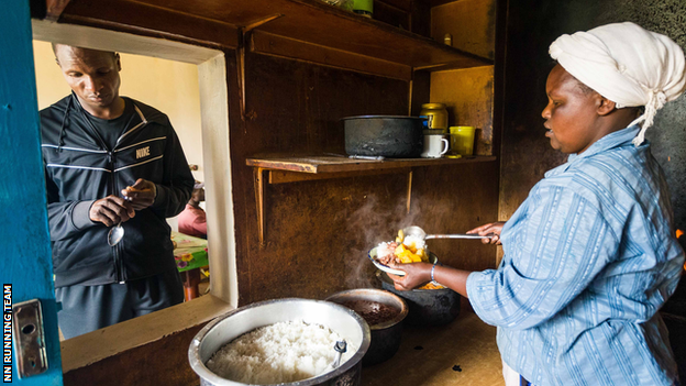 Kipchoge receiving tea