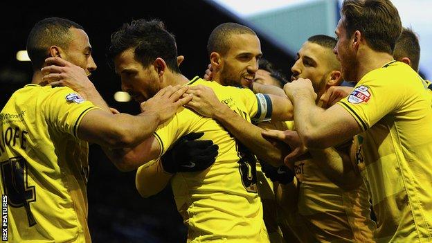 Oxford United celebrate Jordan Bowery's winning goal