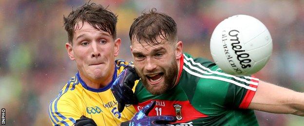 Roscommon's Sean Mullooly battles with Mayo's Aidan O'Shea