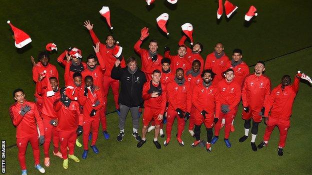 Liverpool pose for Christmas photo