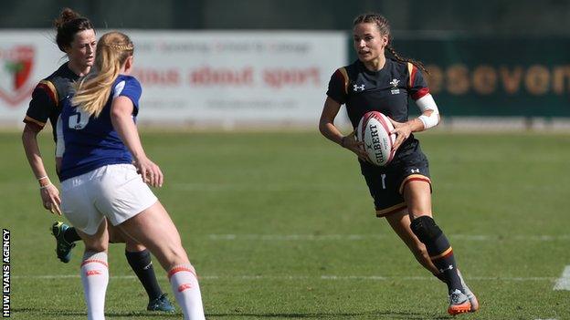 Jaz Joyce takes on a defender during the Rugby Europe sevens series in 2017