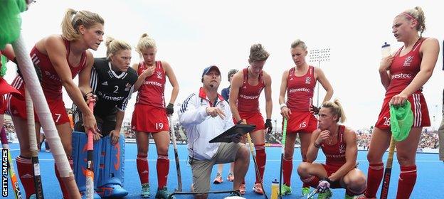 Great Britain women team talk