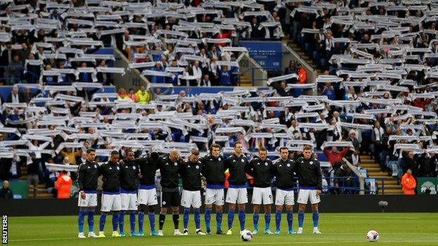 Leicester players during the minute's silence