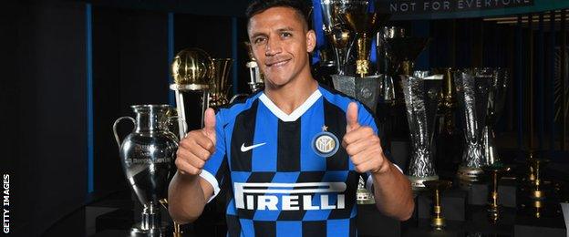 Alexis Sanchez in Inter Milan kit