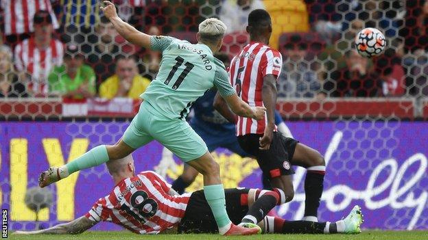 Leandro Trossard scores Brighton's goal